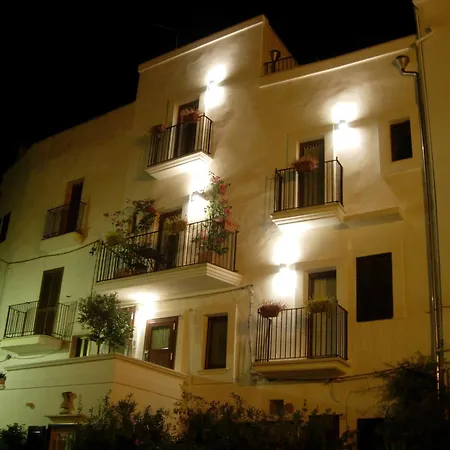 Guest house Tra Le Mura 3*