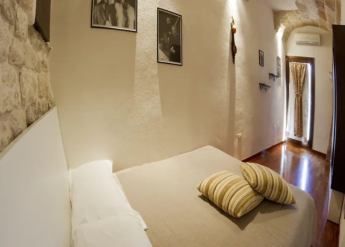 Tra Le Mura 4*